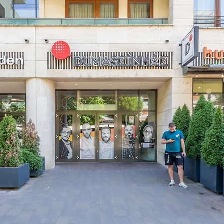 Very - Stylish - Large With Ac Apartment