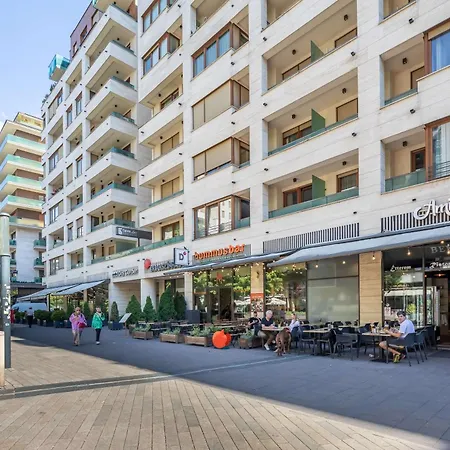 Very - Stylish - Large With Ac Apartment