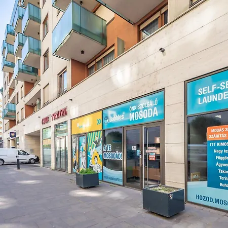 Very - Stylish - Large With Ac Apartment