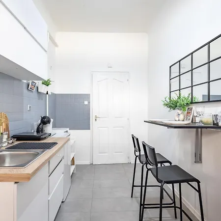 Apartment Very - Stylish - Large With Ac